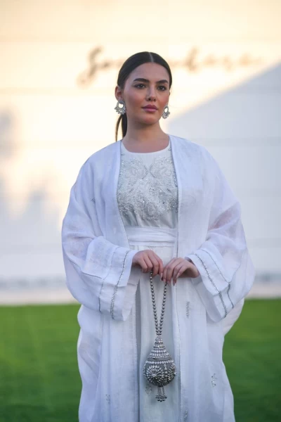 Bisht made of burlap and linen dress, in white with hand embroidery C:IB307